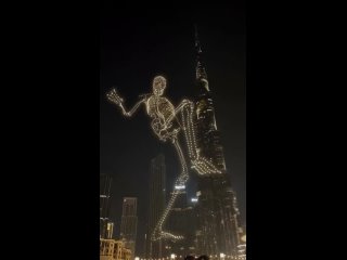 Гигантский скелет из дронов атаковал небоскрёб Бурдж-Халифа
