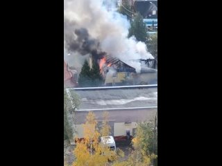 Загорелся частный дом в Подрезково на Овражной улице.