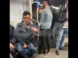 Гей написал жалобу на поцелуй гетеро-пары в метро