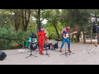 Человек-паук, Бэтмен и Леди Баг зажигают в Комсомольском парке!