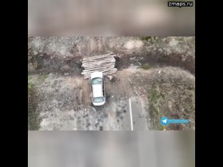 Вражеский дрон-камикадзе атаковал гражданскую машину, водитель погиб — беспилотник ВСУ не дает забра