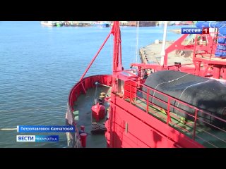 Камчатские курсанты морских специальностей познакомились с устройством ледокольных спасательных  буксиров Росрыболовства «Суворо