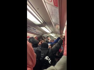 Situation on the London Underground: a train driver is chanting “Free Palestine” over the loudspeaker. Also in the British capit