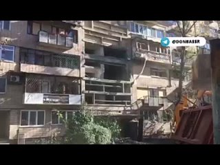 В Калининском районе Донецка уже расчистили завалы в доме после обстрела ВСУ