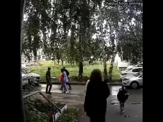 В Екатеринбурге водитель напал на женщину во дворе после того, как чуть не задавил ее сына   Мужчина