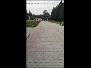 Катаюсь с сестрёнкой на электронном самокате