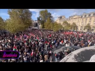 Во Франции тысячи парижан митингуют на площади Республики в поддержку Палестины — вопреки противодействию властей люди солидарны