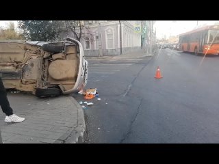 Иномарка протаранила микроавтобус в Нижнем Новгороде