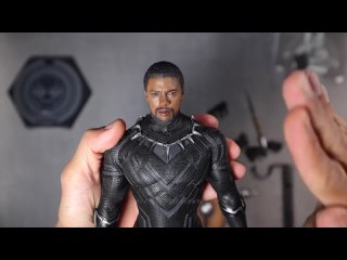 Hot Toys MMS671: Black Panther Legacy - Black Panther (Original Suit) 1/6