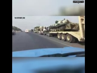 На кадрах можно увидеть танки Т-72С, бронетранспортеры М113, иранскую модификацию самоходной артилл