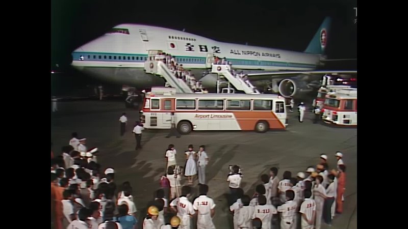 Seiko Matsuda 松田聖子  青い珊瑚礁) Blue Coral Reef. 1980 Haneda Airport. LIVE) 4K AI Upscaling