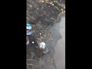 🇺🇦Реалии обеспечения солдат ВСУ в одном видео😂

Хочешь пить, добывай воду сам.