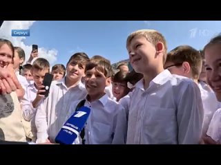Владимир Путин в образовательном центре «Сириус» встретился с педагогами и учениками