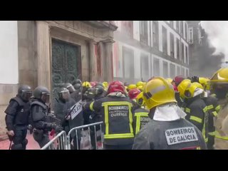 Испания - полиция против пожарных