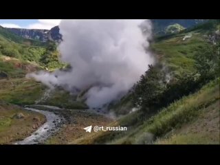 На Камчатке активизировался второй по объëму извержений гейзер в мире — Грот