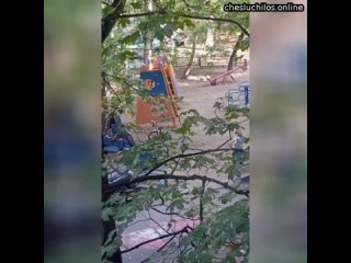 В Москве мигрант-дворник увел маленькую девочку с детской площадки  Все это попало на видео. К счаст
