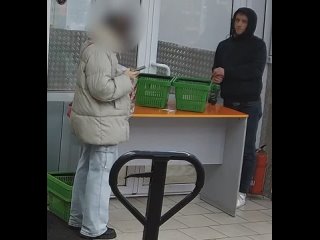 В Екатеринбурге пойман
Хмельной грабитель, пытавшийся отобрать телефон у девочки в магазине, пойман