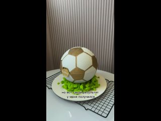 Торт-бомба в форме футбольного мяча. Паблик “Сам себе кондитер“