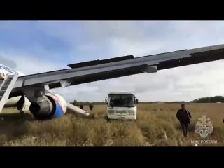 Из-за отказа гидросистемы в Новосибирской области Airbus A320 совершил экстренную посадку