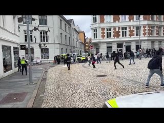 Norway: Eritrean gangs destroyed Bergen, injured dozens of police officers and blocked entire cityHundreds of supporters and