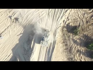 🇮🇱 ️🇵🇸Hamas drone dropping a RPG grenade on a Israeli Merkava-IV Merkava-III tank