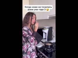 это новый вид приготовления еды - когда все пробуешь 🤣