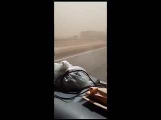 Внезапная песчаная буря стала причиной массовой аварии из сотен автомобилей на шоссе в Марокко