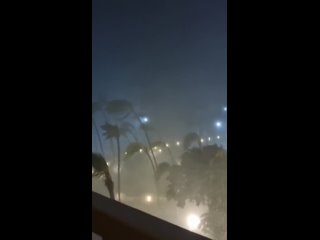 Ураган 5-й категории “Отис“ в Акапулько (Мексика, ).