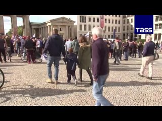 ▶️ 🇩🇪🇮🇱Unas  personas se reunieron en Berlín en una concentración de apoyo a Israel en medio de la escalada del conflicto e