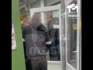 Мужчина пытался выйти в зеркало