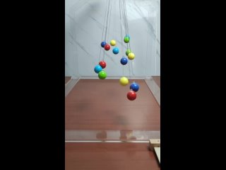 Танцы в гармонии: пятнадцать несоединённых простых маятников, каждый со своим ритмом, собираются вместе, создавая... (видео)