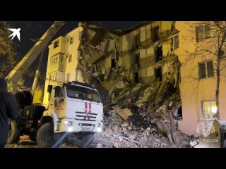 В Астрахани продолжается разбор завалов после частичного обрушения жилого дома. Пострадавших доставили в пункты временного разме