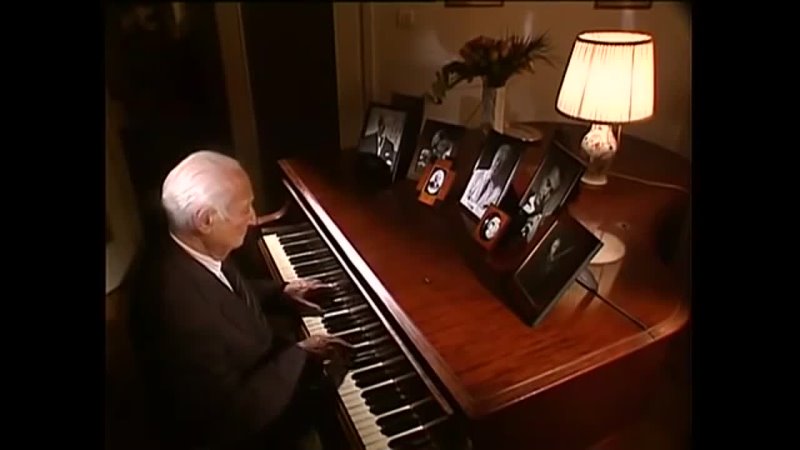 He can the piano. Шпильман в. "пианист".