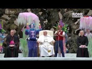 Папа Римский предупредил, что мир рухнет из-за изменения климата