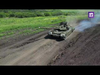 Экипажи танков Т-72Б3 поразили замаскированные в лесополосе позиции ВСУ