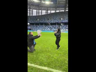 Болельщик сделал девушке предложение на футбольном матче в Нижнем Новгороде