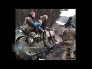 😱СТРОГО 18+ Украинский танк по ошибке разнес своих же