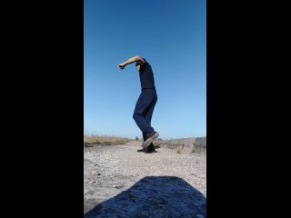 Алексей Чалов - Танец - импровизация
(Танцевальный стиль:Shuffle Dance + Джаз + малость элементов хип-хопа)