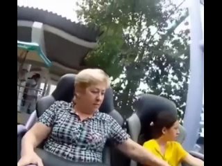 Бабушка на горках