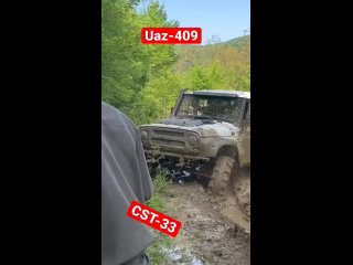 УАЗ на змз 409 прёт по грязи