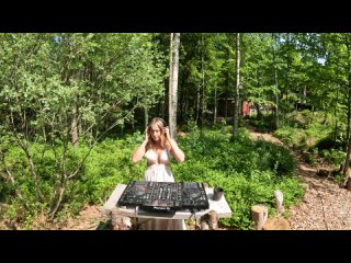 Sunny Chill House Mix I Deep Into The Woods 17 I Daniella Bjarnhof / Marsh, Tinlicker, Simon Doty [01/09/2023]