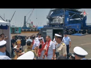 Un destacamento de barcos de la Flota del Pacífico llegó al puerto indonesio de Tanjung Perak en el marco de una escala comercia