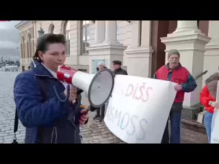 В Риге прошел митинг против сноса памятника Келдышу