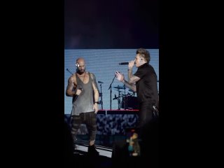 Chris Daughtry sang SCARS with Papa Roach