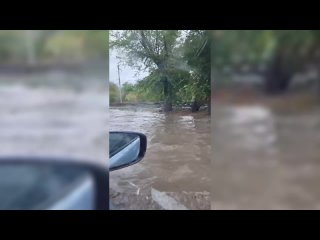 На видео Волгоград ушел под воду после разгула стихии