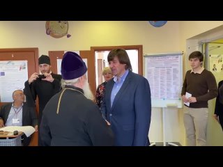 Мэр Тобольска Максим Афанасьев и митрополит Тобольский и Тюменский Дмитрий проголосовали на выборах губернатора