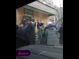 В Подмосковье на свадьбе произошла стрельба — за оружие взялись оба молодожена, а праздновать в отделение отправились десять чел