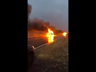Ужасные кадры из Татарстана: на трассе Казань — Альметьевск в ДТП погибли два человека. Автомобили моментально загорелись из-за