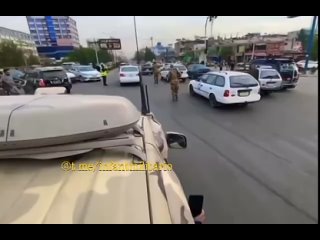 Талибан патрулирует улицы на роликах  да, прямо с автоматами.