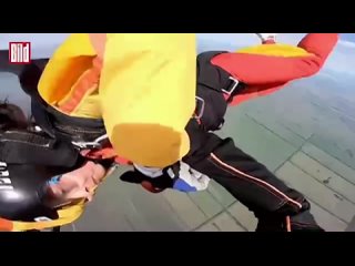 🪂 Российский инструктор спас парашютистку, которая потеряла контроль во время прыжка